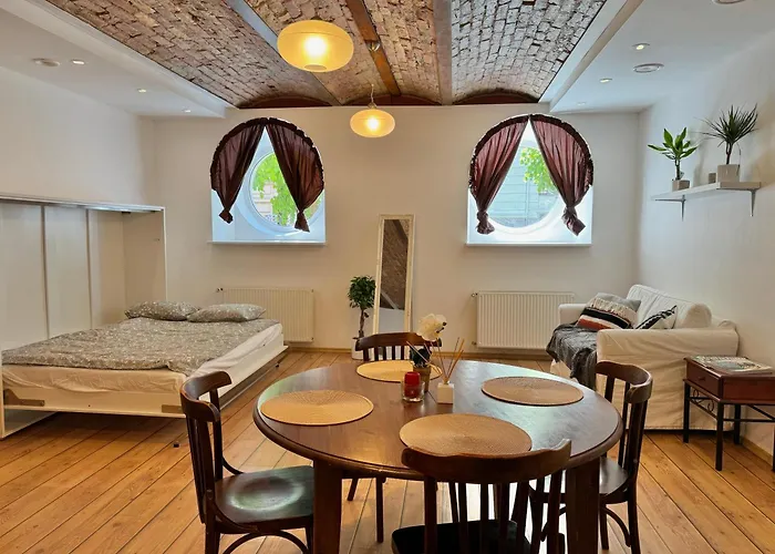 Dzīvoklis In Art Nouveau District *